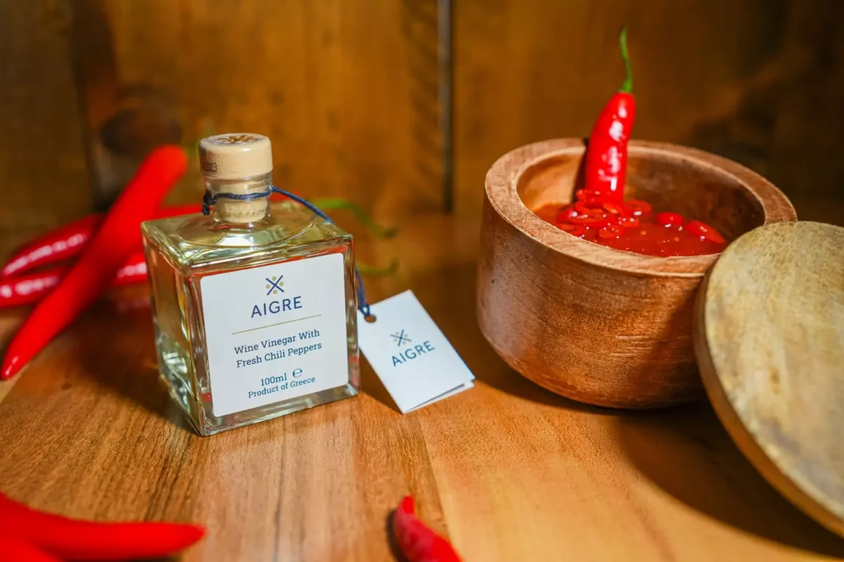 AIGRE Ξίδι Κρασιού με Φρέσκες Πιπεριές Τσίλι – Εκρηκτική Πικάντικη Γεύση - Image 1